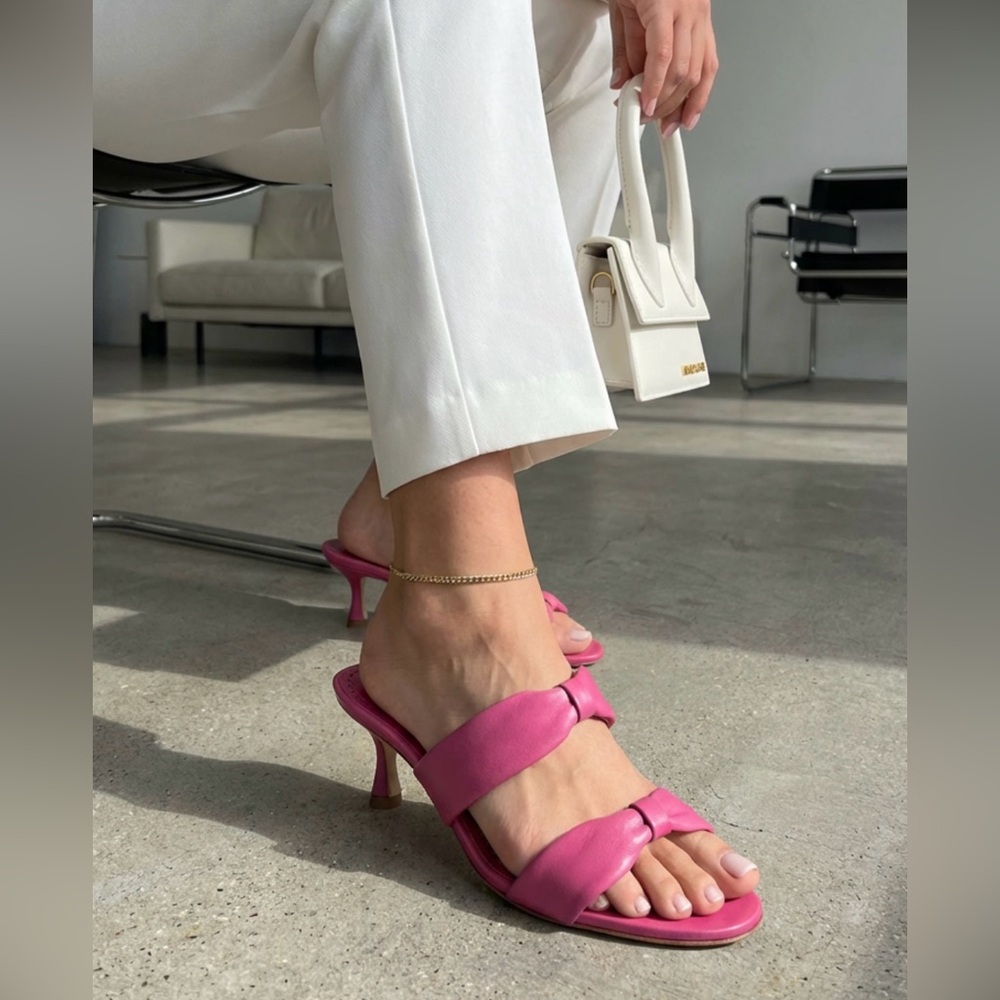 Manolo Blahnik Pink Heels size 38